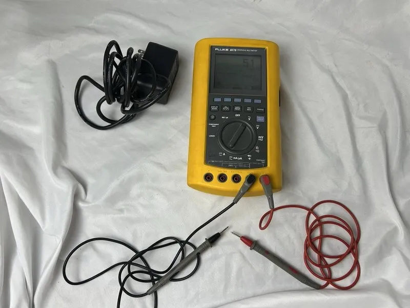 Мультиметр Fluke 867B Graphical Digital Multimeter Meter