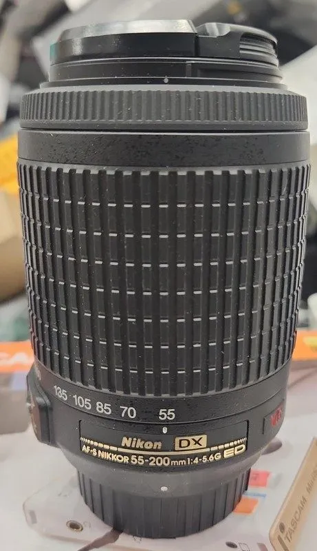 Объектив Nikon AF-S DX NIKKOR 55-200mm f/4-5.6G ED VR IF Nikon F 52mm HB-37