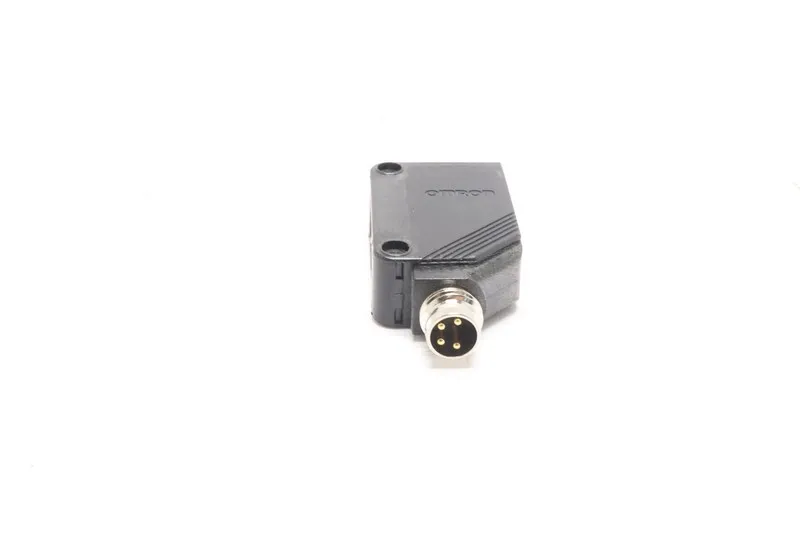 Фотоэлектрический датчик OMRON E3Z-L86 COMPACT PHOTOELECTRIC SENSOR PNP In 24Vdc