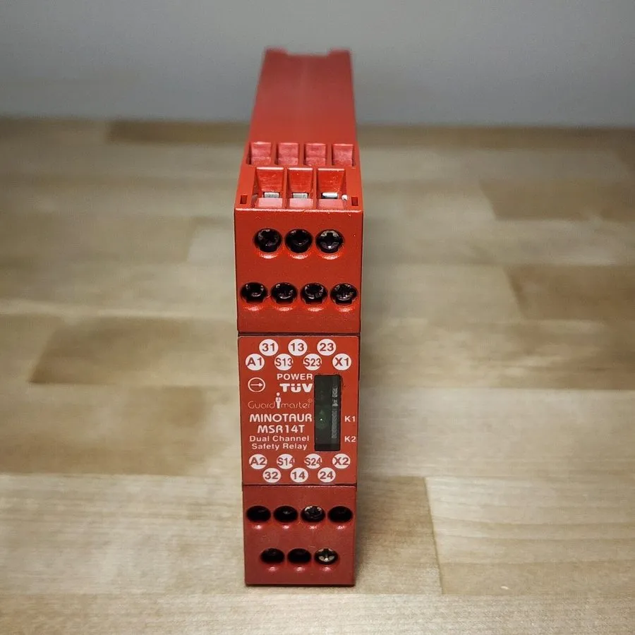 Реле безопасности Allen Bradley 440R-L23047 Ser A Relay Safety Guardmaster 24vdc
