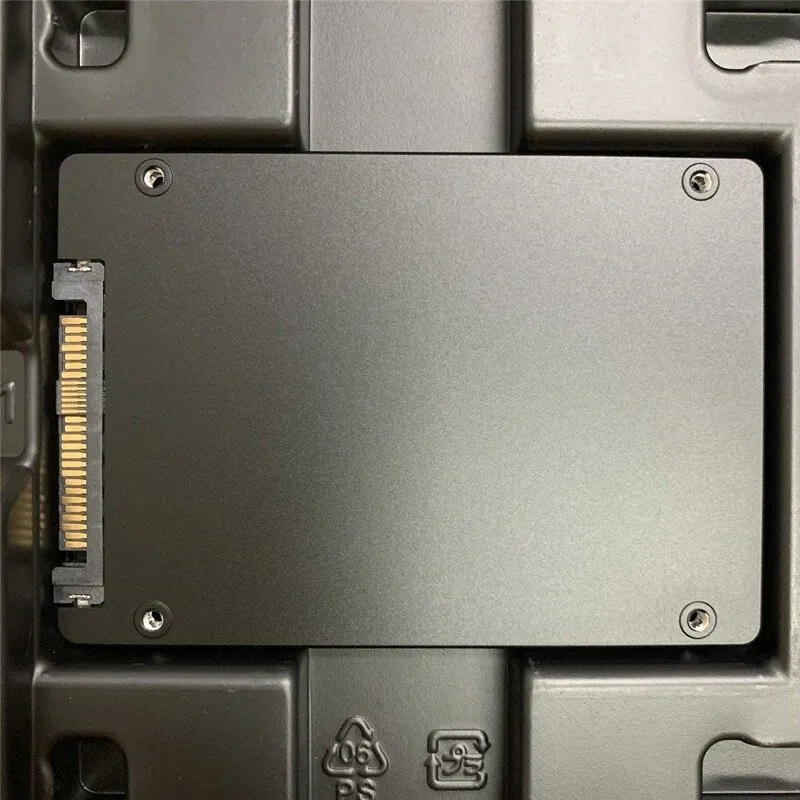 SSD-накопитель MZ-QLB1T90 Samsung PM983 2.5" 1.92TB SSD PCI-E 3.0 NVMe U.2 MZQLB