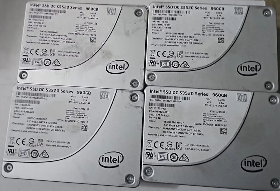 SSD-накопитель Intel DC S3520 Series 960GB SSD 2.5" SATA 6Gbs Solid State Drive