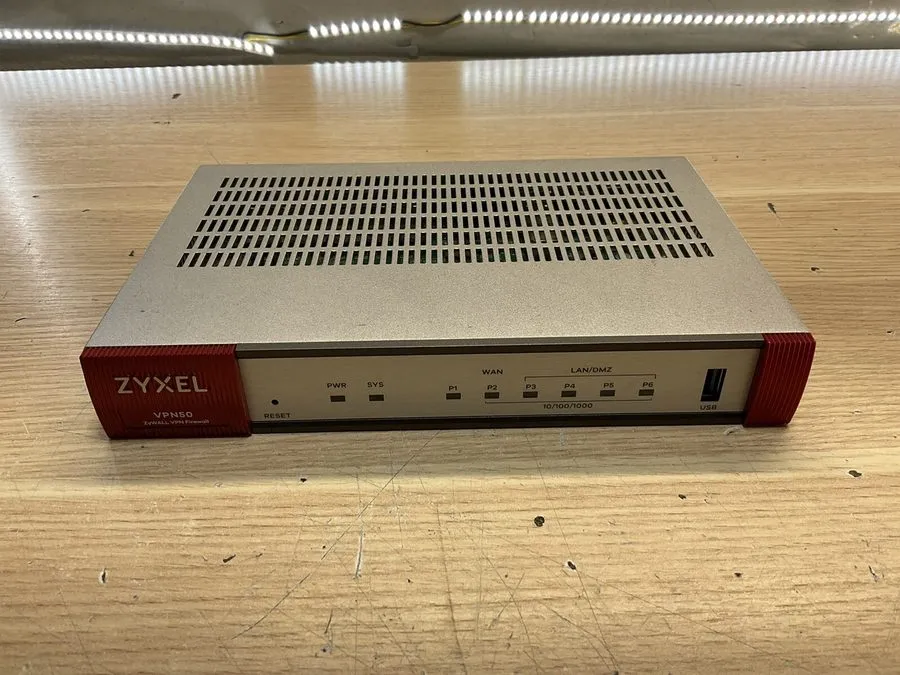 VPN-шлюз Zyxel Zywall VPN50 / To Power On Only/JUA2075 — фото лота 2
