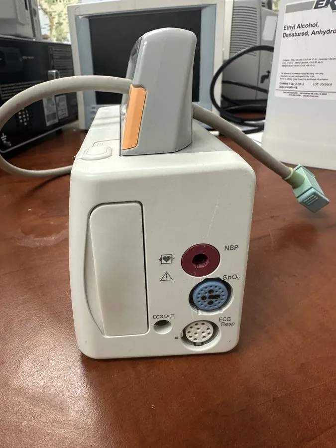 Монитор пациента Philips IntelliVue MP2 Portable Patient Monitor M8102A — фото лота 1