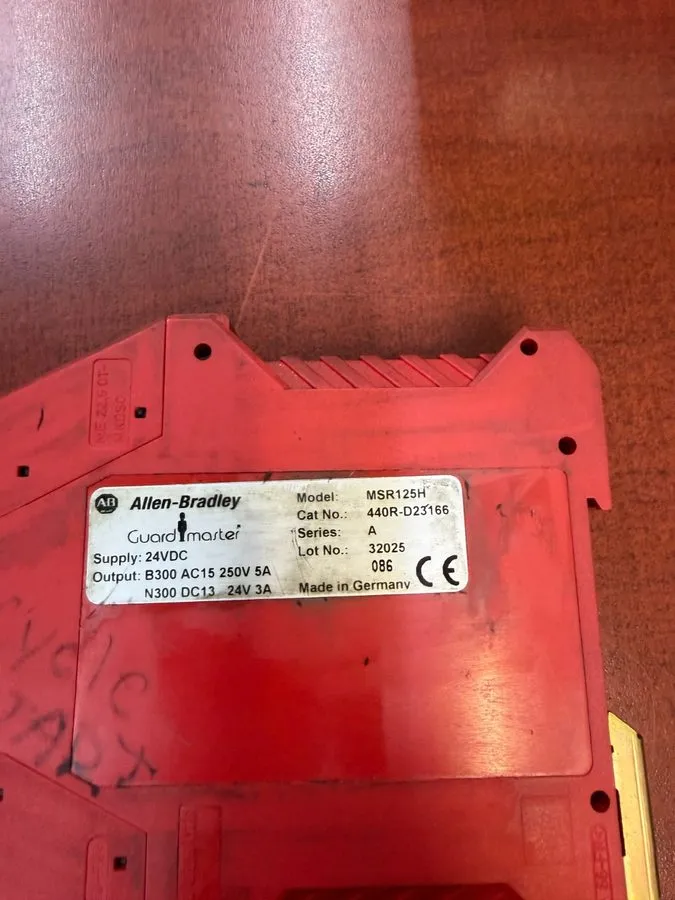 Реле безопасности Allen-Bradley Guard master 440R-D23166 MSR125H safety relay 24