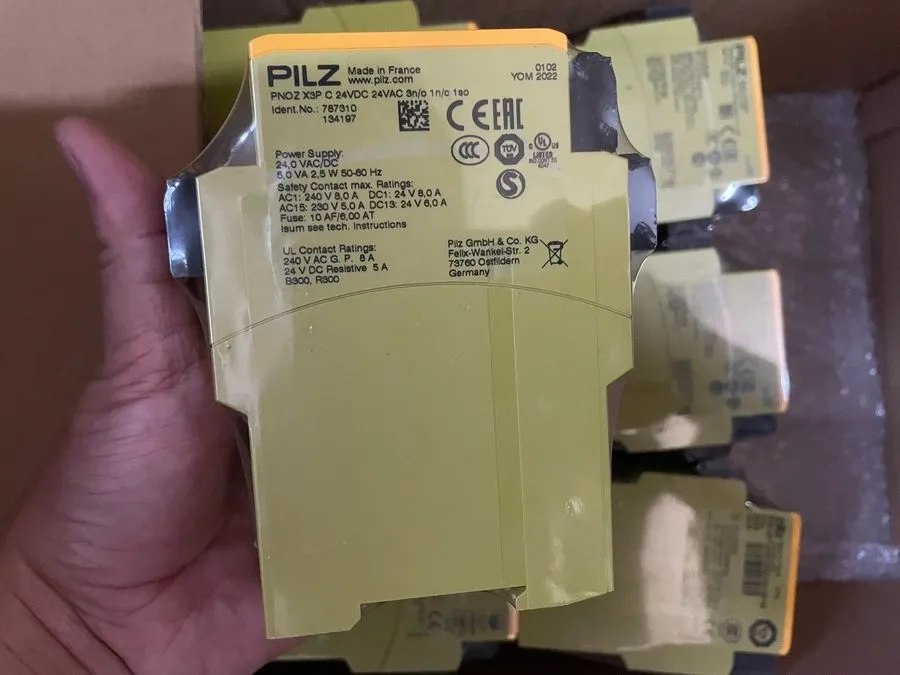 Реле безопасности PILZ PNOZ X3P 24VDC 3n/o 1n/c SAFETY RELAY