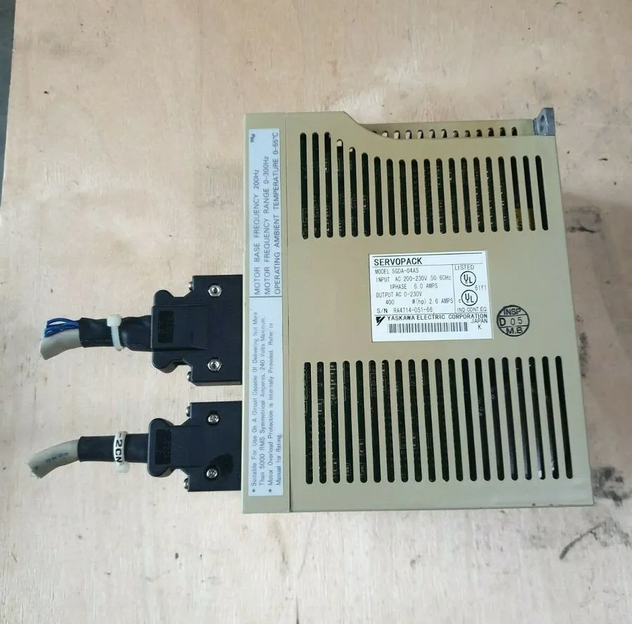 Сервопривод YASKAWA SERVOPACK SGDA-04AS 200-230Vac 6.0A AMP