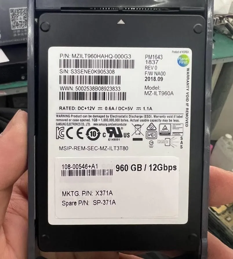 SSD-накопитель Samsung PM1643 960GB SSD NETAPP 2.5" SAS 12Gbps MZ-ILT960A MZILT9