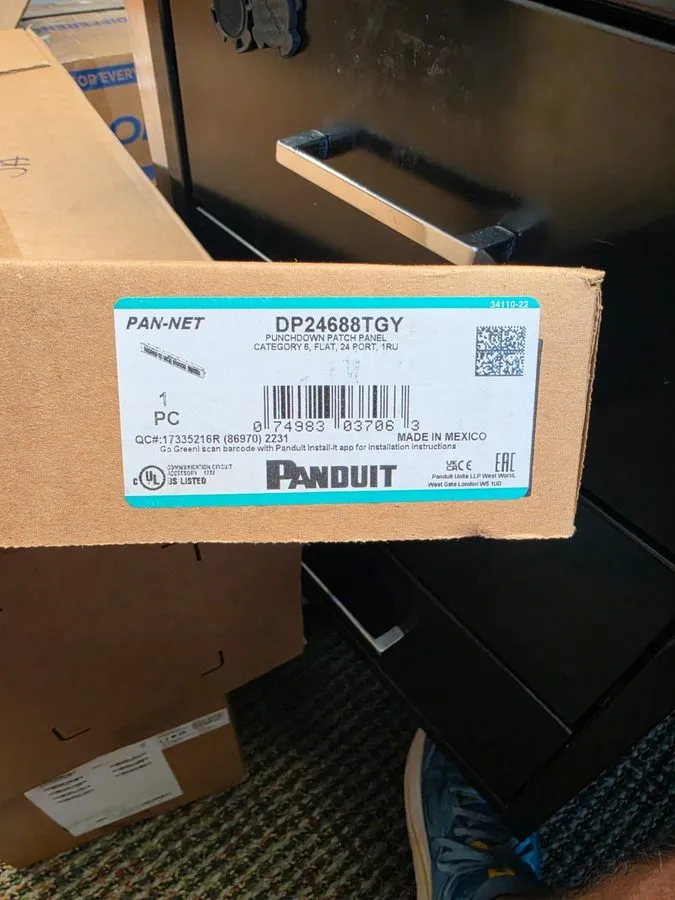Патч-панель Panduit DP24688TGY Patch Panel, Cat 6, Rack Mt, 24 Port — фото лота 1