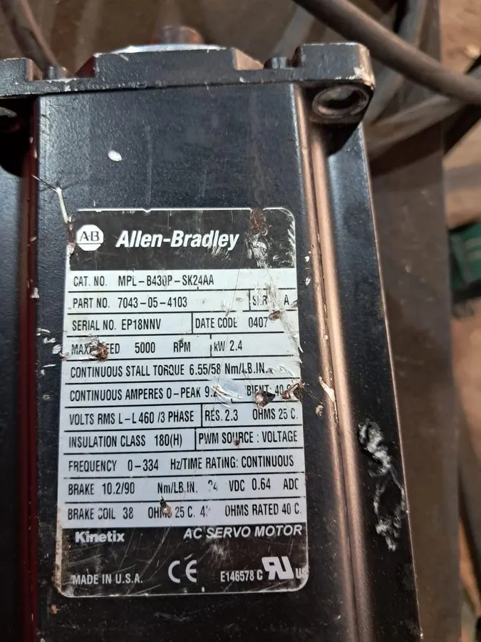 Серводвигатель Allen Bradley MPL-B430P-SK24AA servo motor — фото лота 1