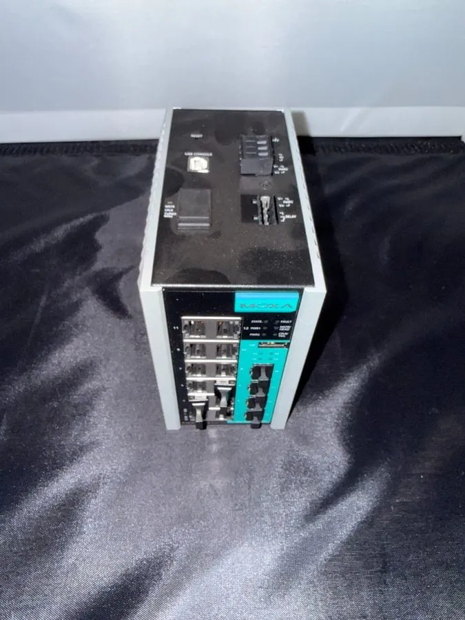 IIoT-устройство MOXA EDS-G516E-4GSFP V1.0.1 16-port Ethernet switch — фото лота 1