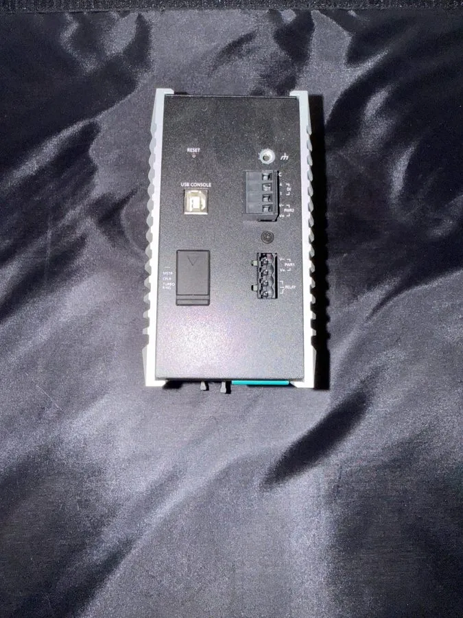 IIoT-устройство MOXA EDS-G516E-4GSFP V1.0.1 16-port Ethernet switch — фото лота 2