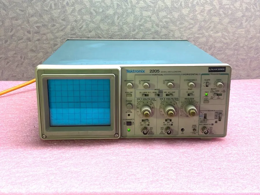Осциллограф TEKTRONIX 2205 20MHZ OSCILLOSCOPE