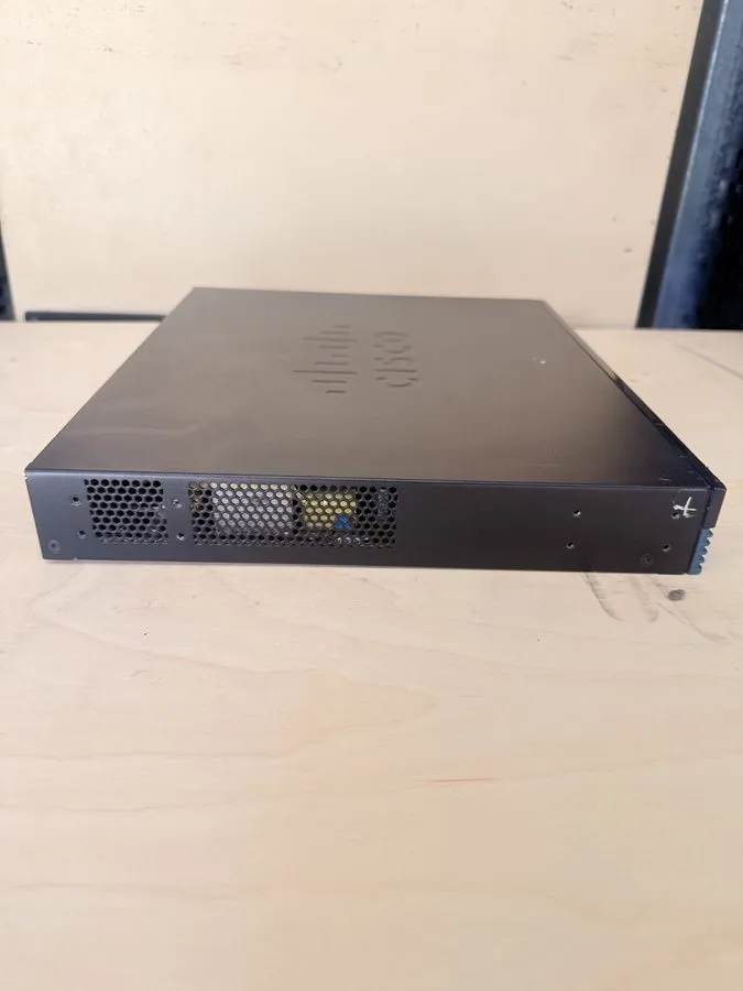 Маршрутизатор Cisco 1921/K9 2 Port Gigabit Integrated Services Router — фото лота 1