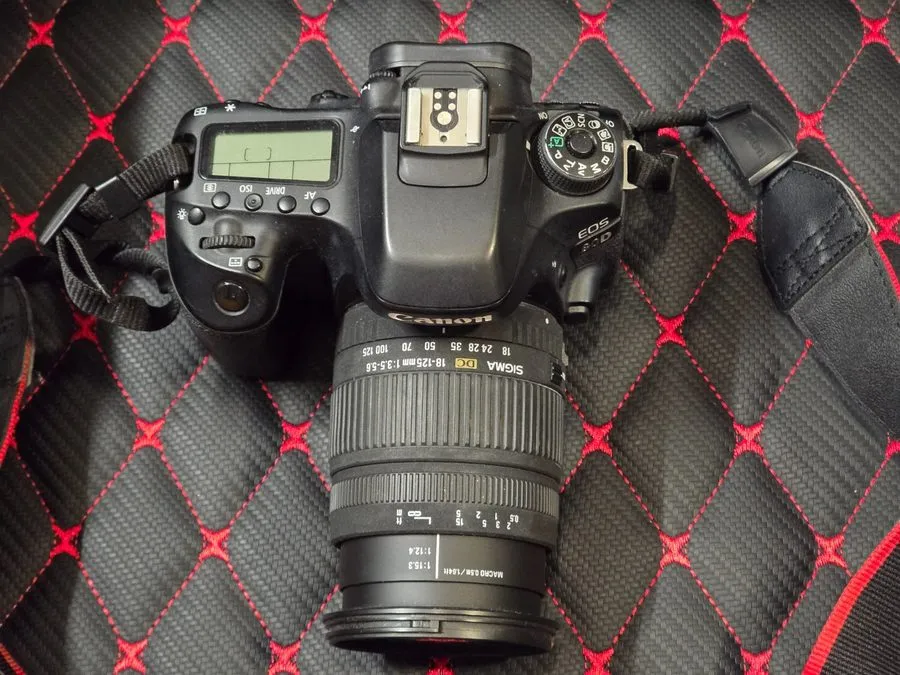 Фотокамера Canon EOS 80D 24.2MP DSLR Camera + Sigma 18-125mm Lens Bag Charger