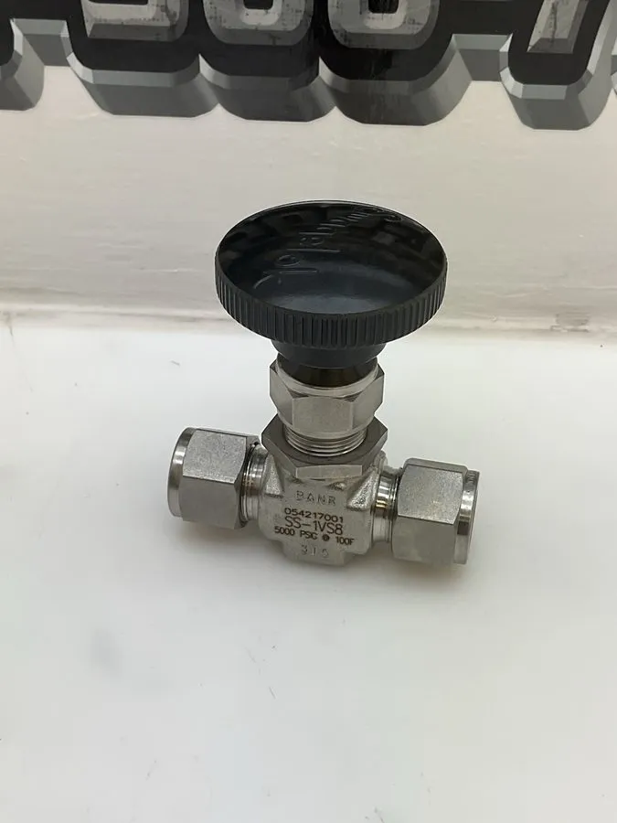 Клапан Swagelok 1/2" Integral Bonnet Needle Valve Vee Stem (SS-1VS8)