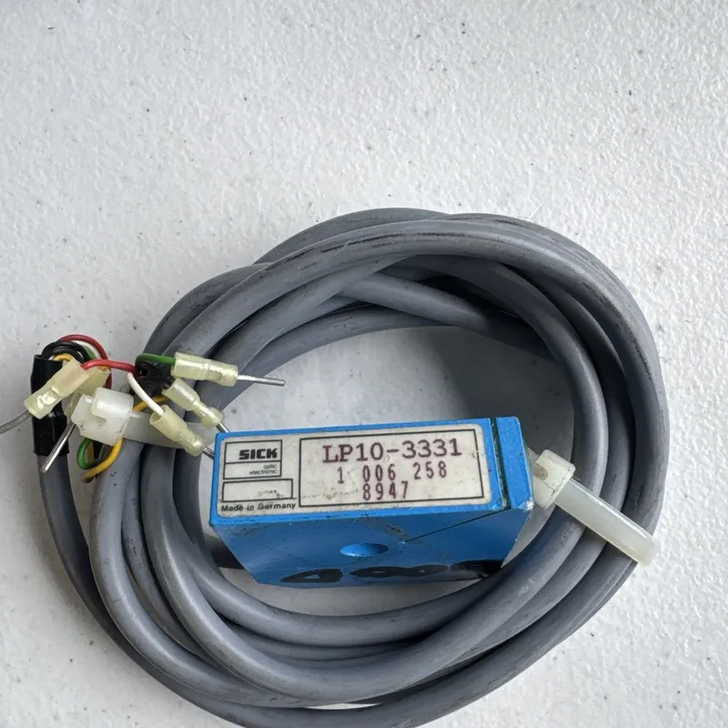 Фотоэлектрический датчик SICK LP10-3331 Photoelectric Sensor