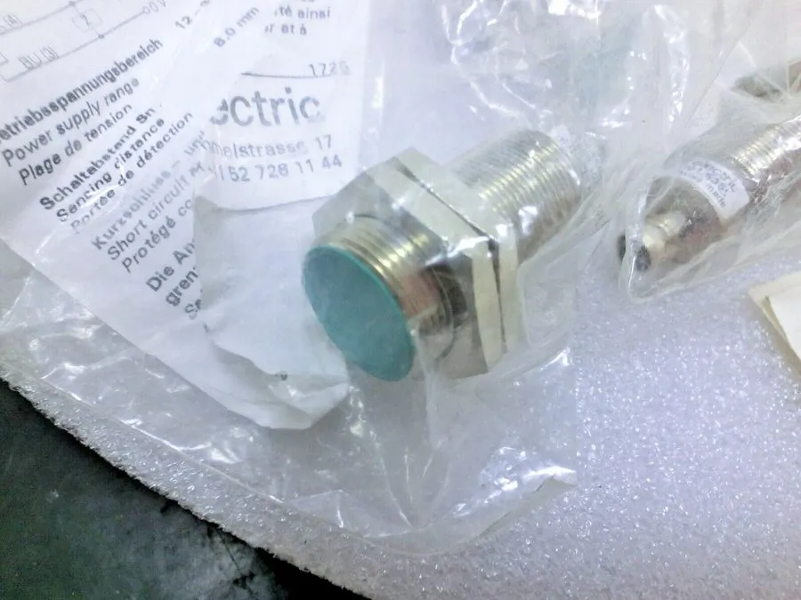 Датчик приближения Baumer Electric Inductive Proximity Sensor IFRM 18P1701/S35L