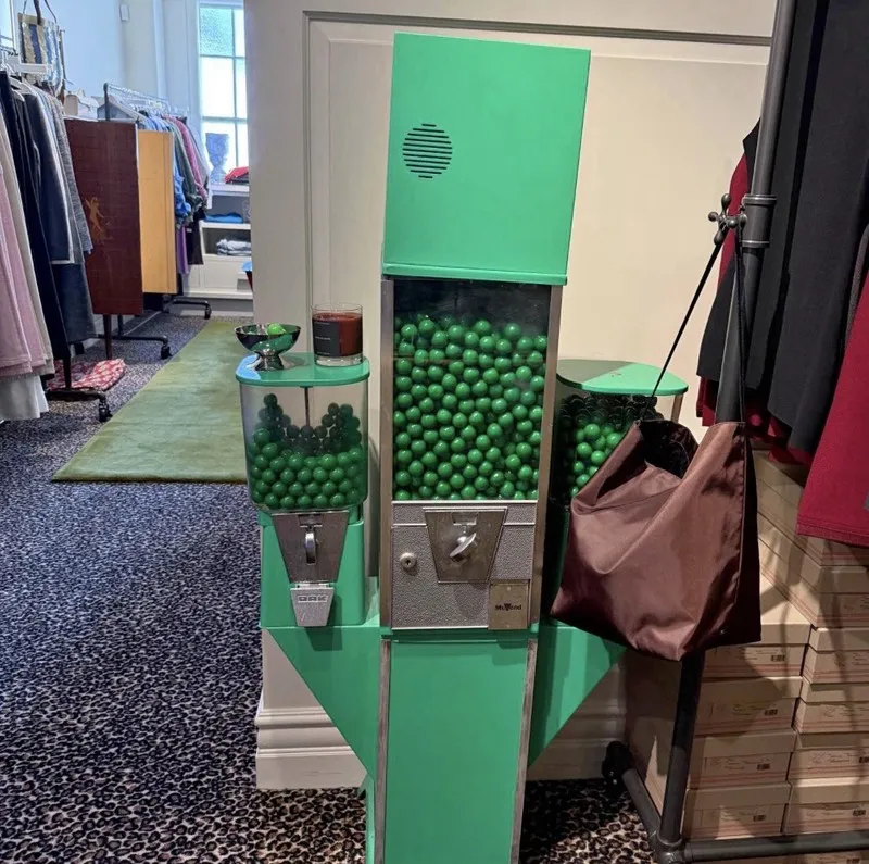 Торговое оборудование Vintage Triple Head Gumball Machine 3 Slot Gum Dispenser Q — фото лота 1