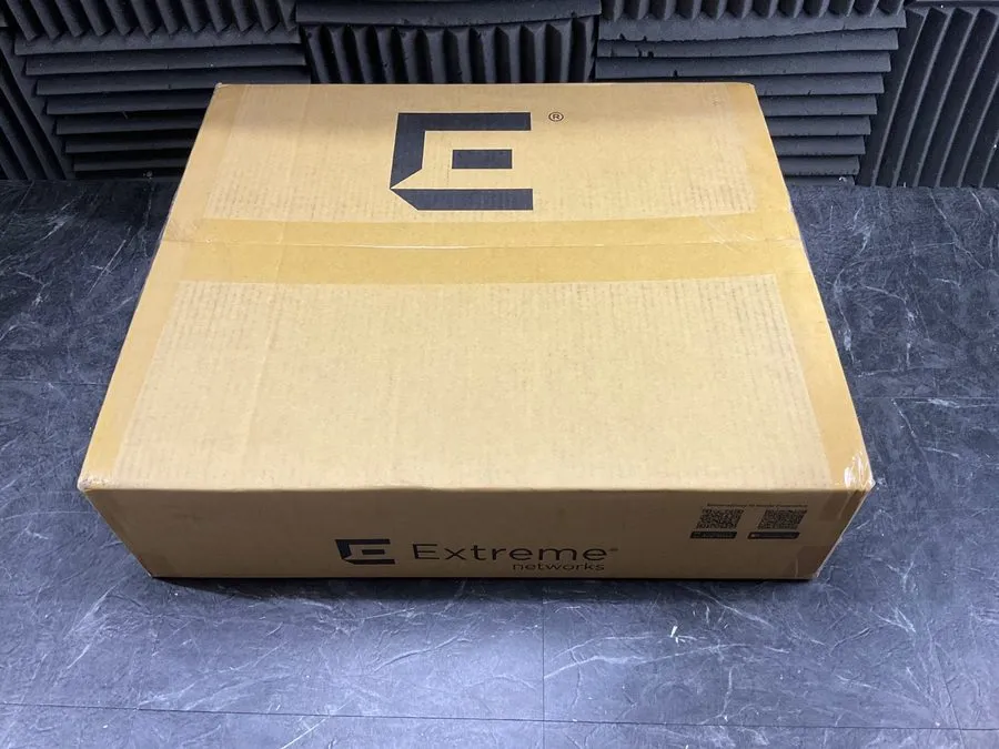 Коммутатор Extreme Networks ExtremeSwitching 5420M-24W-4YE 5420 Series 24 Port P