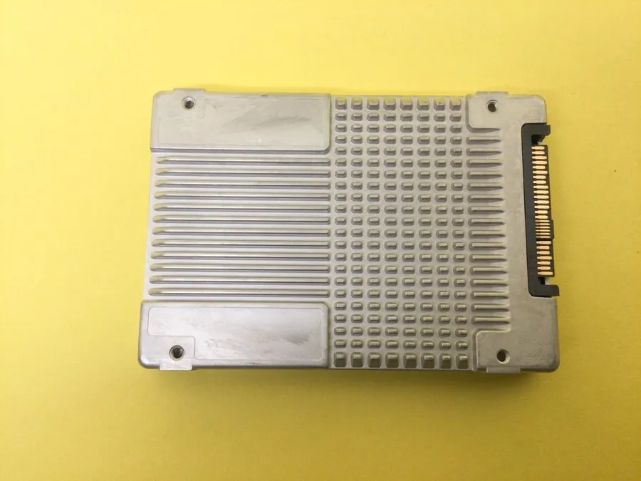 SSD-накопитель SSDPE2KX010T8 Intel DC P4510 1TB NVMe PCIe 3.1x4 3D TLC 2.5" 15mm