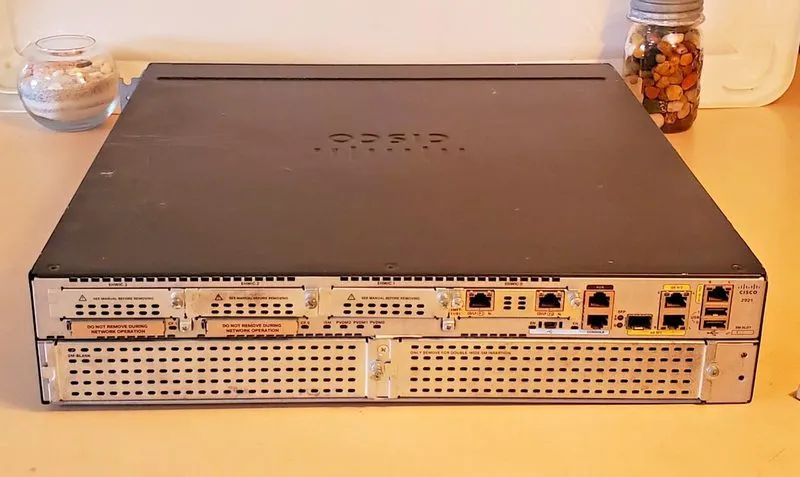 Маршрутизатор Cisco 2921 2900 Series 3-Port Gigabit Wired Router — фото лота 2