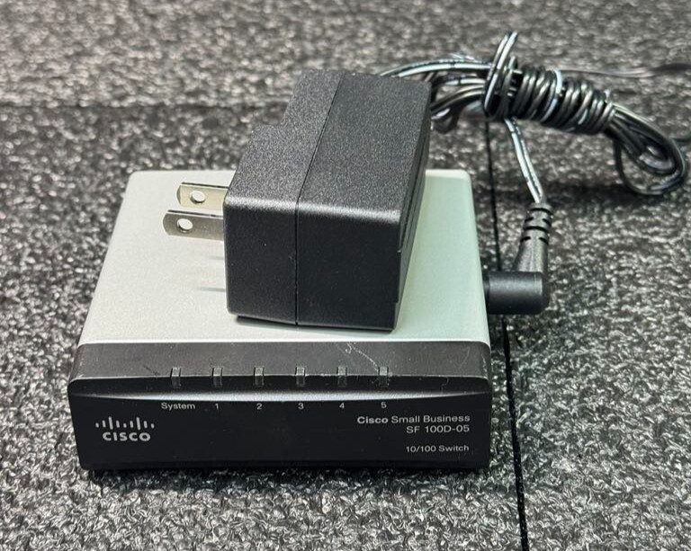 Коммутатор Cisco (SF100D-05) 5-Port 10/100 Desktop Switch with QoS