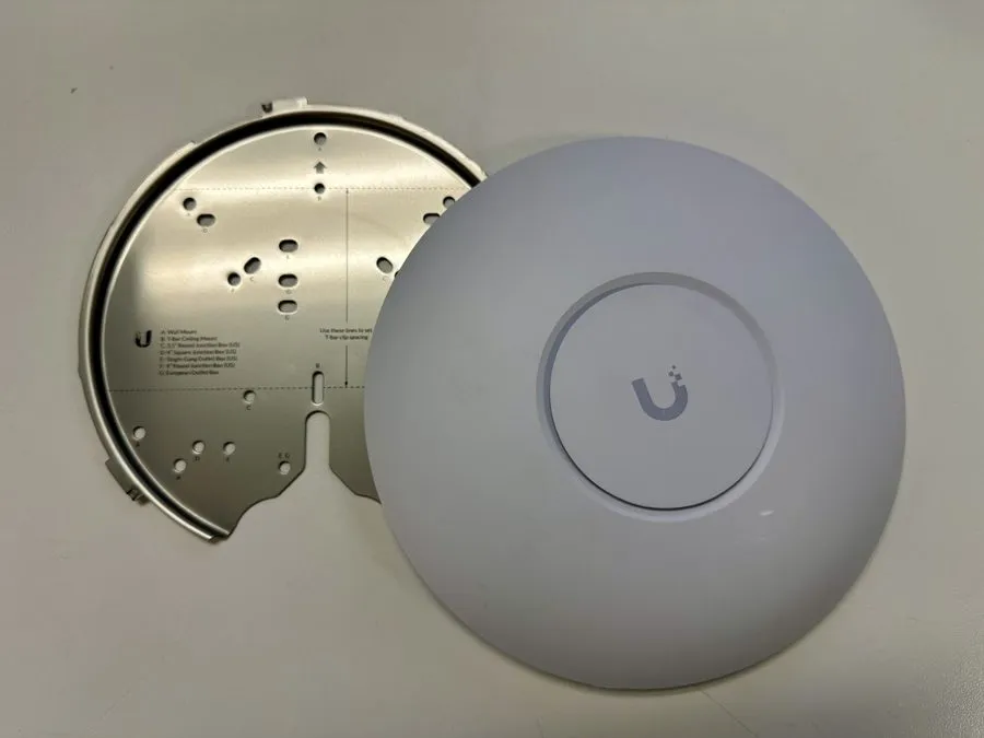 Точка доступа Wi-Fi Ubiquiti UniFi U6-PRO Radio access point Wi-Fi 6 2.4 GHz, 5  — фото лота 1