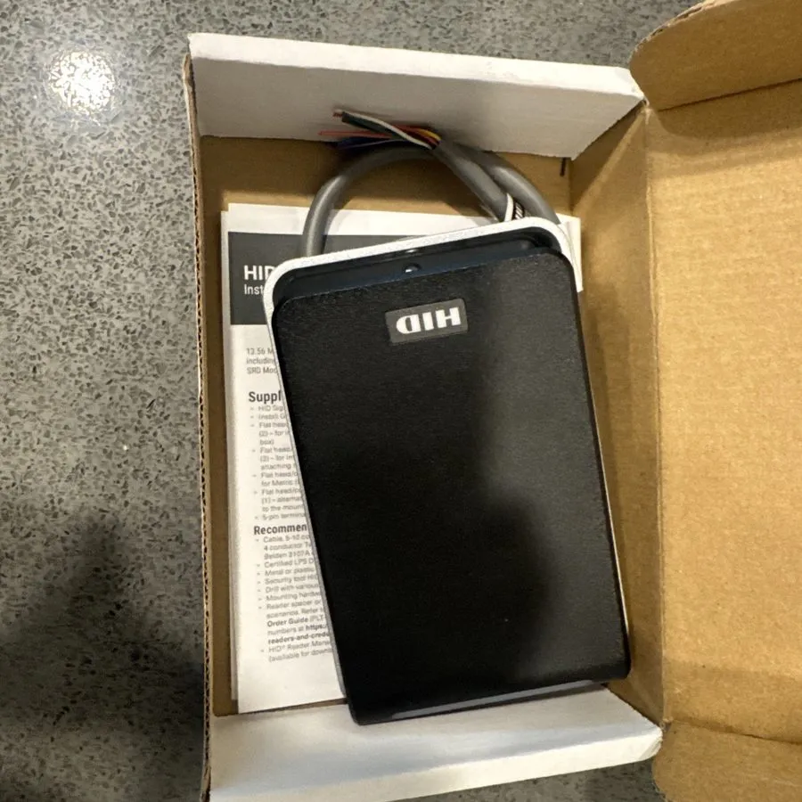 Оборудование видеонаблюдения HID Signo 40 40TKS-T3-000WC3 Smart Card er Black — фото лота 1
