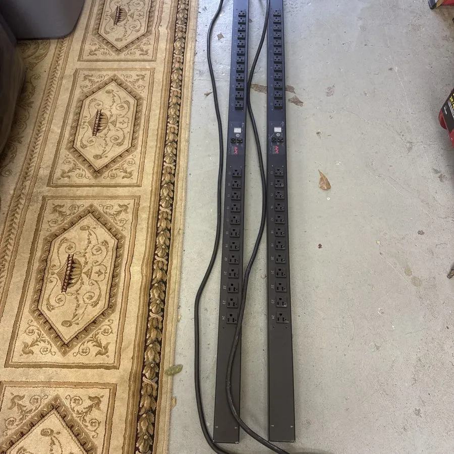 Блок розеток PDU APC AP7830 Rack PDU, Metered, 0U, 20A, 1920VA, 120V, Output: 5-