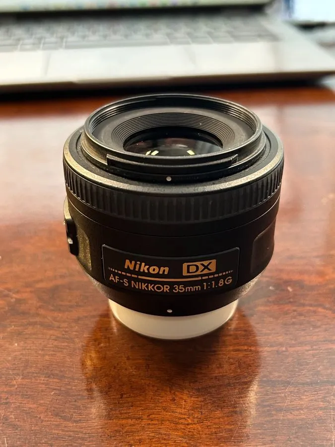 Объектив Nikon AF-S DX NIKKOR 35mm f/1.8G Lens