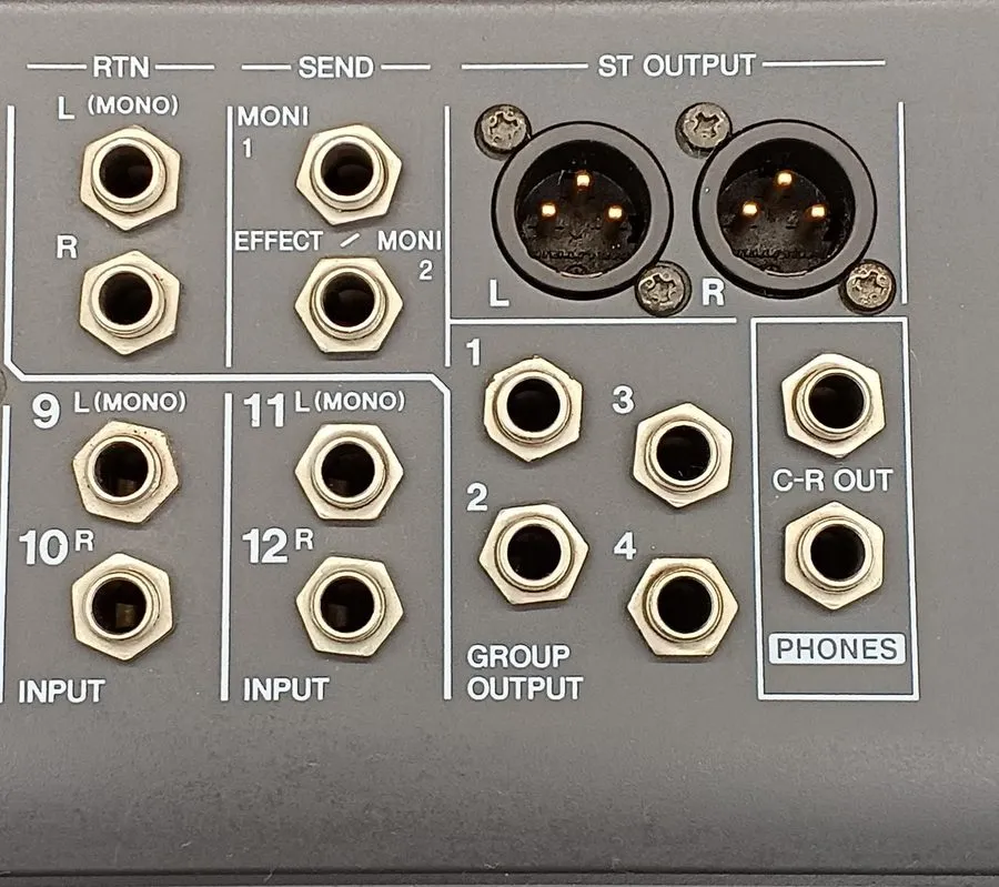 Микшерный пульт Yamaha MX12/4 12-Channel 4-Bus Analog Mixing Console DJ Audio 38 — фото лота 4