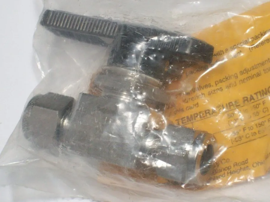 Фитинг Swagelok SS-43S6 Stainless Steel 3/8" Tube Fitting Manual Ball Valve