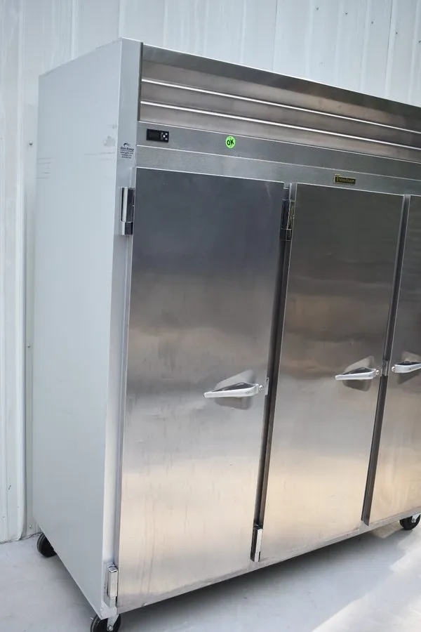 Холодильный шкаф 2019 TRAULSEN G30011 3 DOOR REACH IN REFRIGERATOR SOLID DOORS — фото лота 2