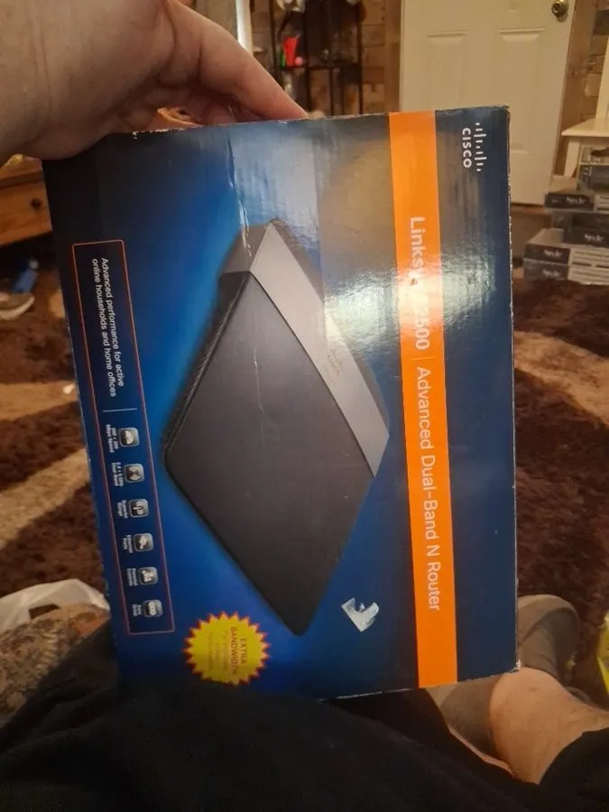 Маршрутизатор Cisco Linksys EA2700 300 Mbps 4-Port Gigabit Wireless N Router — фото лота 1