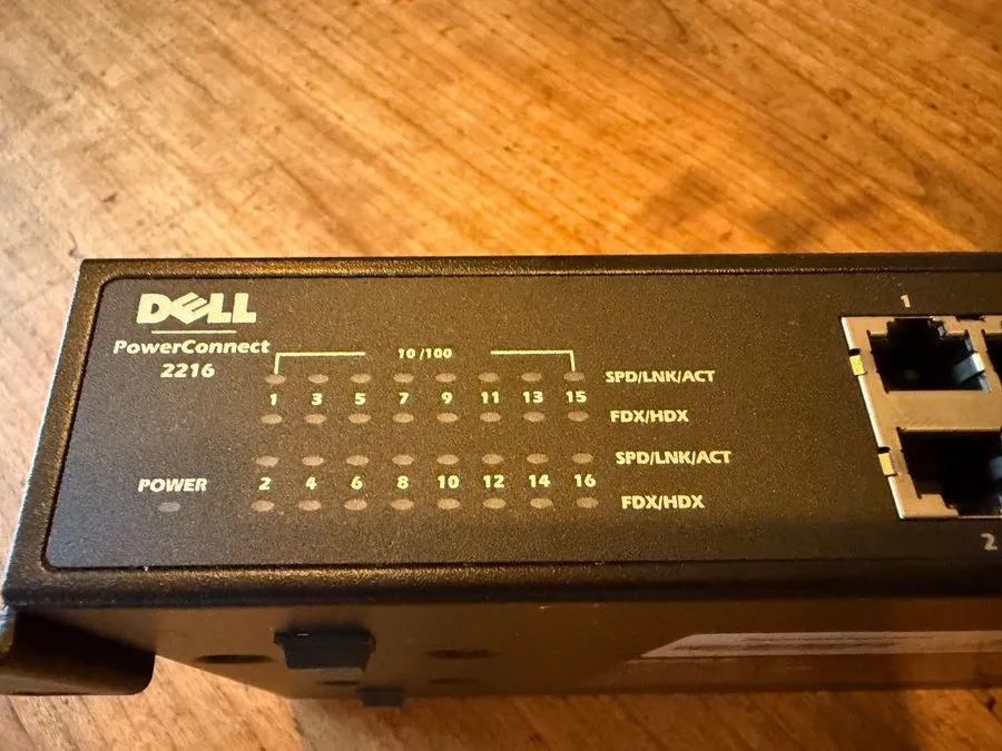 Коммутатор Dell PowerConnect 2216 16-Port Fast Ethernet Switch Rack-Mountable