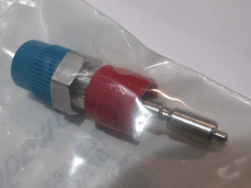 Клапан Swagelok SS-QC4-D-4PM Quick Connect 1/4” Male NPT Stem w/Valve, Stainless — фото лота 1