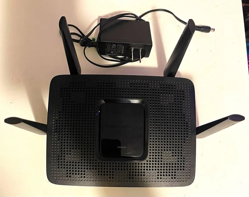Маршрутизатор Linksys EA8300 Tri-Band Wireless Router AC2200, 4-Port Gigabit, Bl