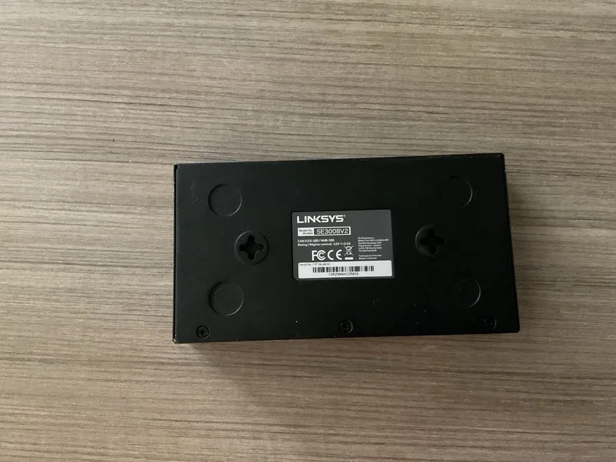 Коммутатор Linksys SE3008 8-Port Gigabit Ethernet Desktop Switch