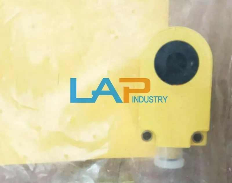 Датчик приближения TURCK Bi15R-W30-DAP6X-H1141 Proximity Sensor