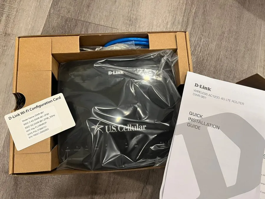Маршрутизатор D-Link DWR-961 US Cellular 4G LTE Wireless Router AC1200 Complete
