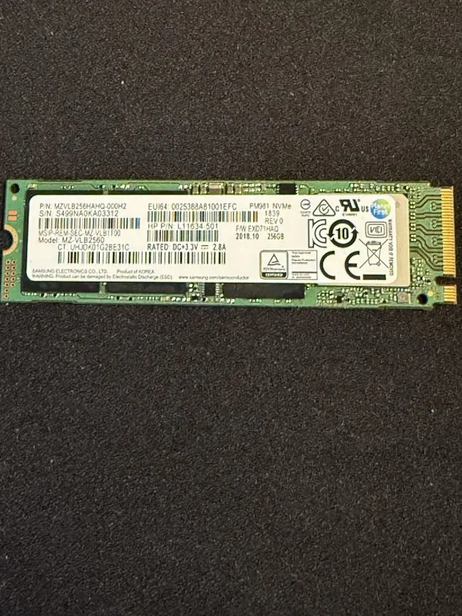 SSD-накопитель Samsung PM981 256GB NVMe M.2 Internal SSD MZVLB256HAHQ-000H2 — фото лота 1