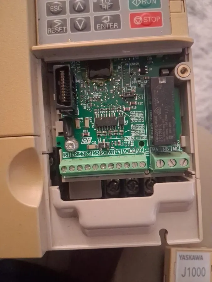 Частотный преобразователь Yaskawa CIMR-JU4A0004BAA Inverter J1000 Drive 3PH 400V