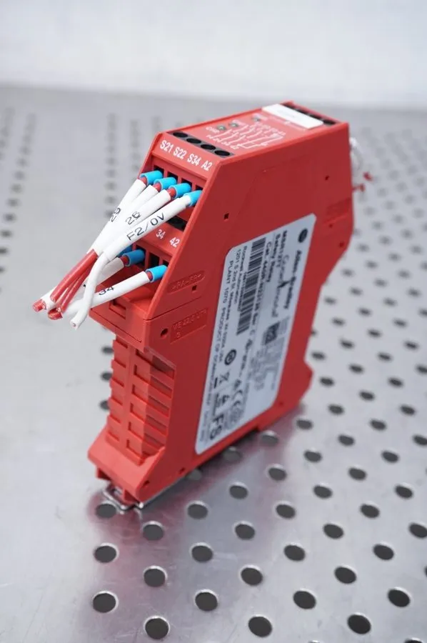 Реле безопасности 440R-N23126 Allen Bradley MSR127T Safety Relay