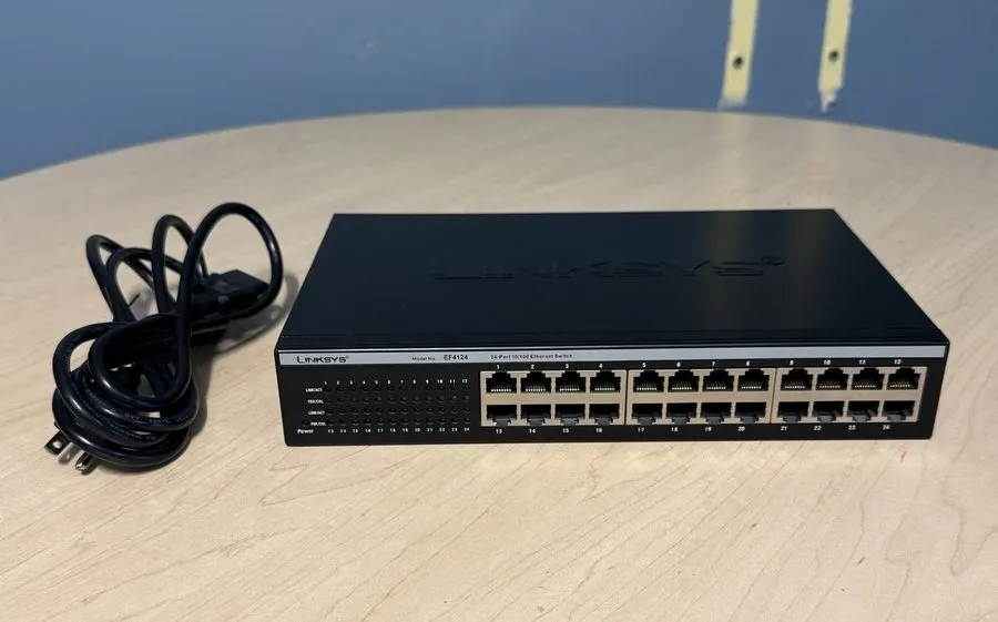 Коммутатор Cisco Linksys EF4124 24-Port 10/100 Ethernet Switch i682