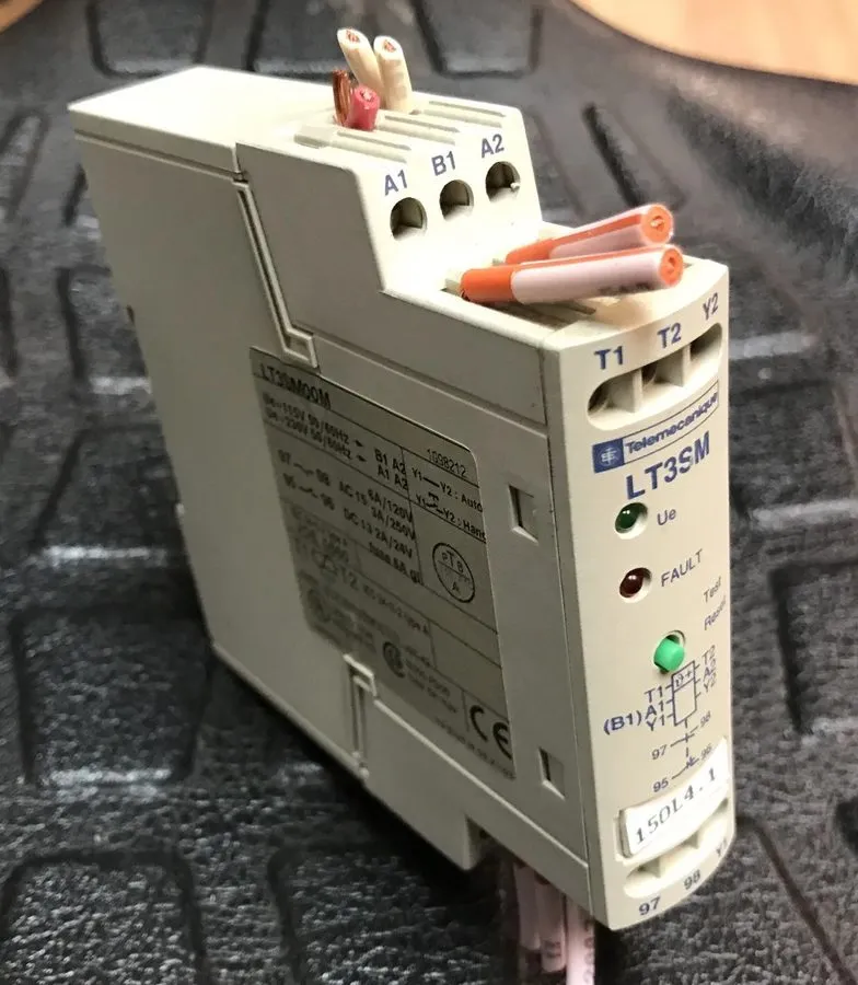 Реле защиты SCHNEIDER ELECTRIC LT3SM00M THERMISTOR PROTECTION RELAY VOLTAGE 110-