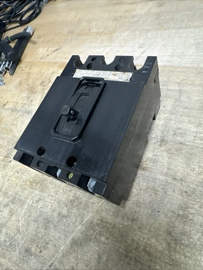 Автоматический выключатель ITE EH3-B040 40A 3-Pole 480V Circuit Breaker Imperial
