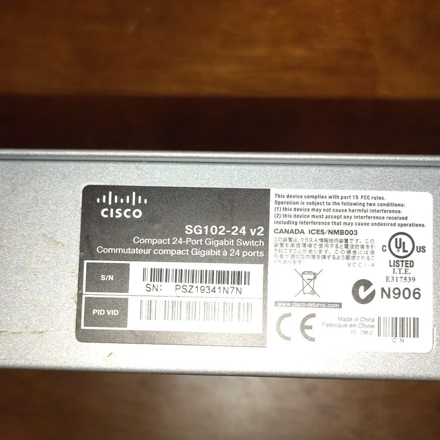 Коммутатор Cisco SG102-24 24-Port Gigabit Ethernet Unmanaged Rackmount Switch