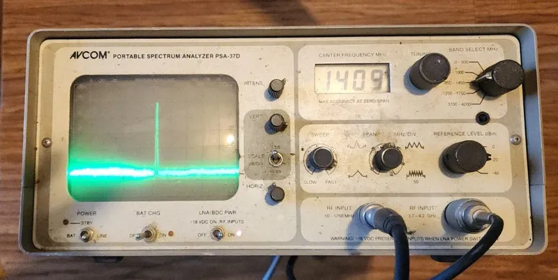 Тестер Avcom PSA-37D L-Band Portable Spectrum Analyzer 1 MHz 4.2 GHz 5 Inch Disp