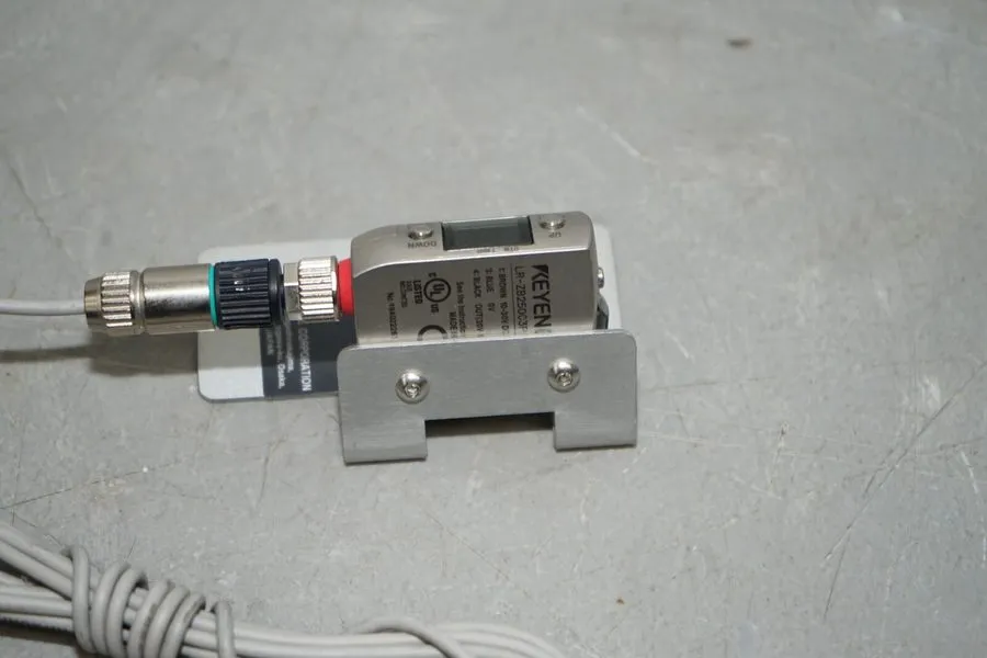 Датчик Keyence LR-ZB250C3P Sensor w/ M8 Connector Sn 250mm